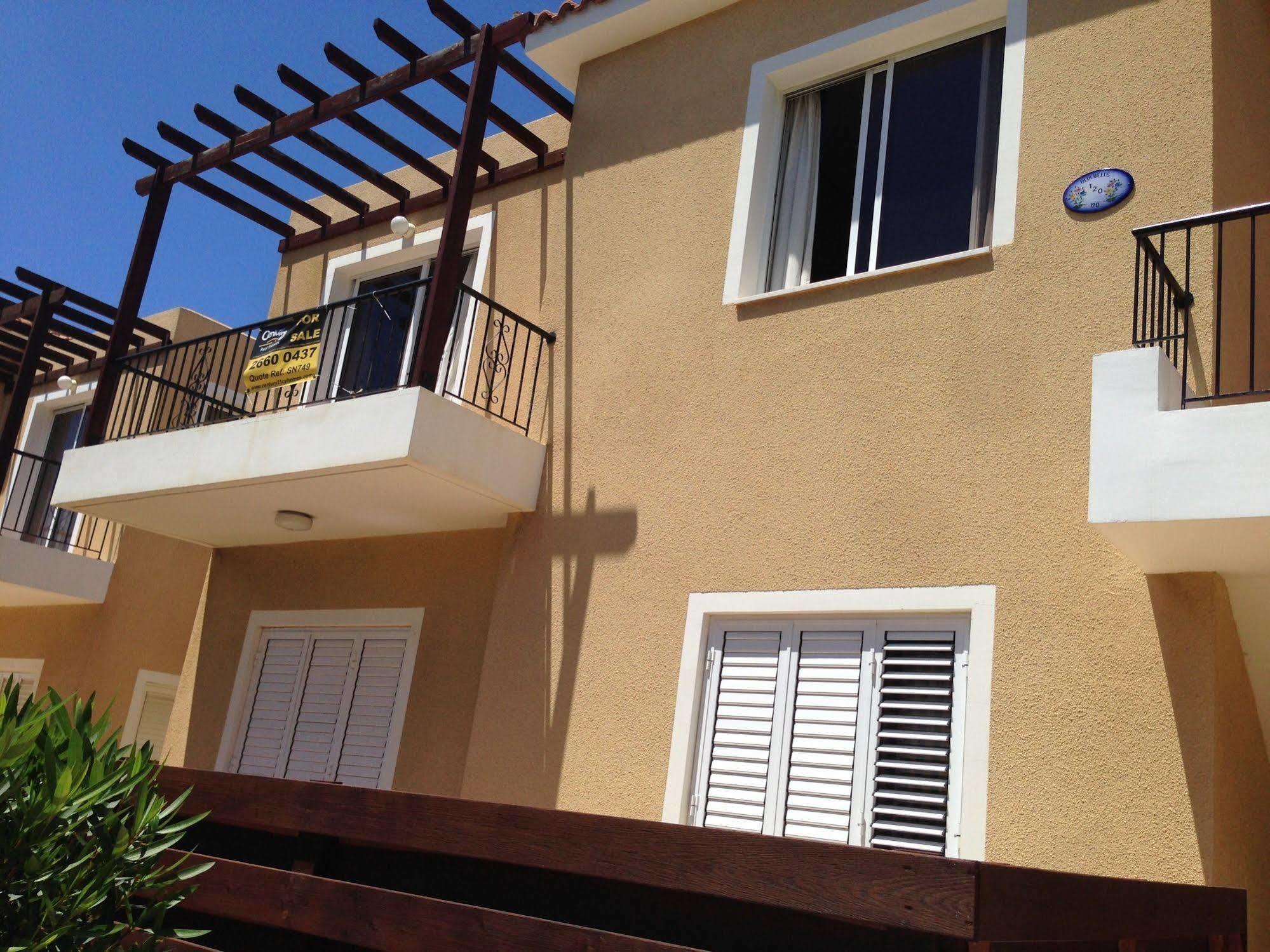 Sirena Sunrise, Apartment 4 Paphos Exterior photo